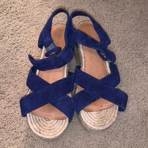 Navy blue flat form sandals